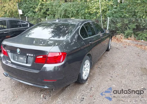 2013 BMW 528I xDrive z USA, uszkodzony, nr VIN WBAXH5C5XDD113347